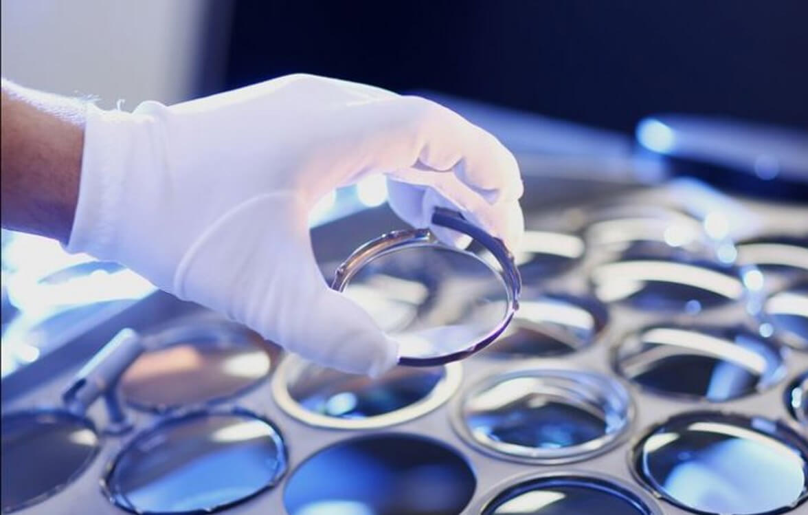 Laboratório de lentes oftálmicas Zeiss com engenharia alemã de precisão