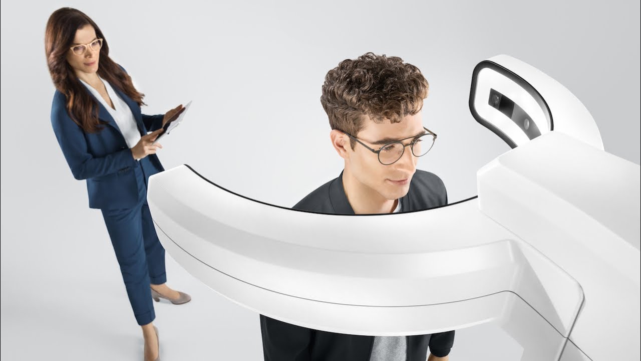 Cliente sendo medido no equipamento Zeiss VISUFIT