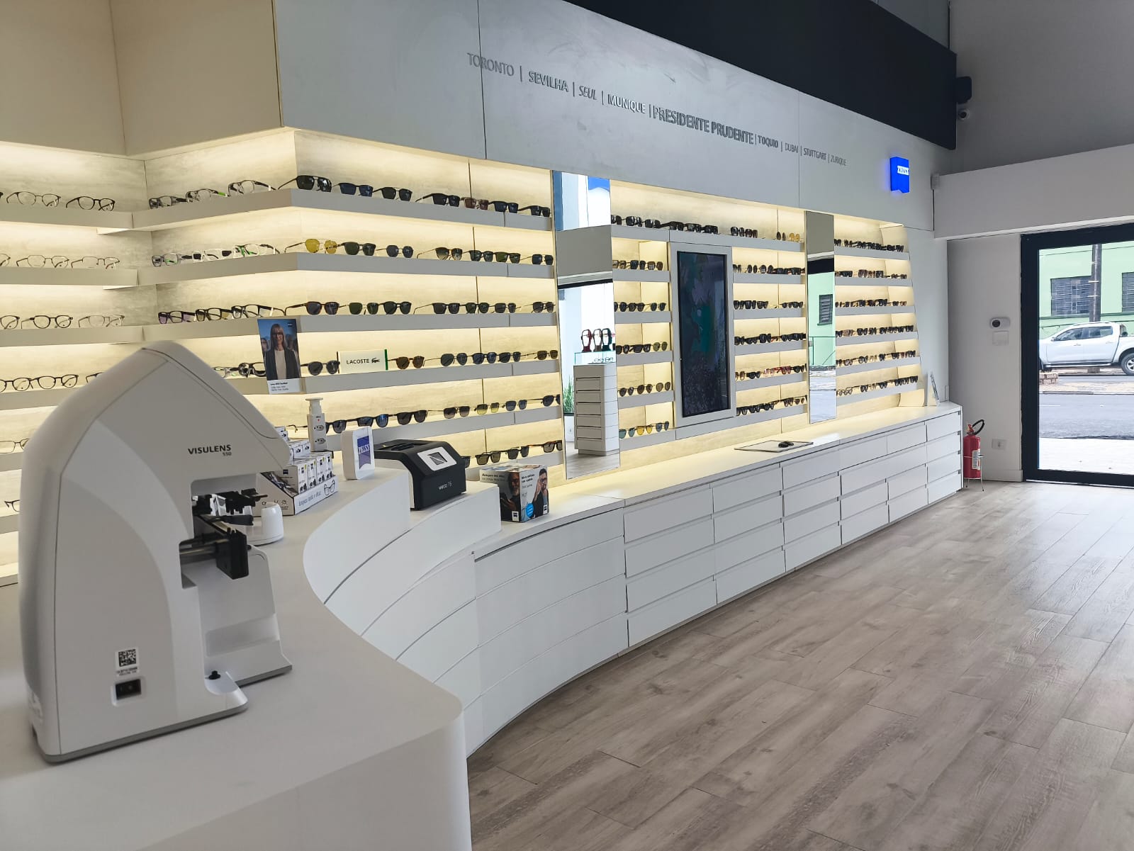 Vitrine de óculos com equipamento Visulens